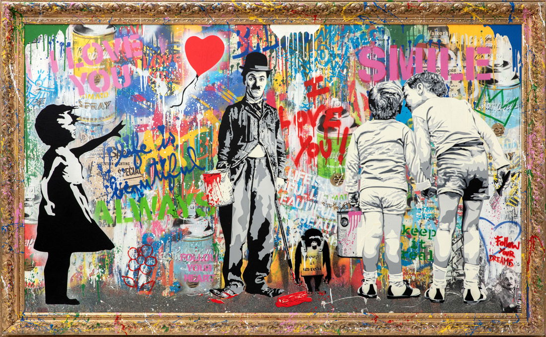 Mr. Brainwash – Pop Wall Mr. Brainwash – Pop Wall is een explosie van kleur, energie en symboliek. Het werk brengt straatkunst en popcultuur samen in een visuele dialoog vol contrasten. Op de muur verschijnen iconische figuren zoals Charlie Chaplin, kinderen en een aapje met spuitbus. Ze staan tussen woorden als Love en Smile, waardoor hoop en humor hand in hand gaan. De rode ballon, een verwijzing naar Banksy’s beroemde meisje met ballon, zweeft boven dit drukke tafereel. Daardoor ontstaat een gevoel van vrijheid en verlangen. Mr. Brainwash combineert stenciltechnieken met expressieve graffiti. Elke laag voegt een nieuw verhaal toe. Kleurrijke tags en woorden lijken willekeurig, maar versterken samen de boodschap: kunst is emotie, kunst is leven. Het werk straalt positiviteit uit en prikkelt tegelijk het denken. Mr. Brainwash speelt bewust met iconische beelden om vragen te stellen over liefde, maatschappij en de kracht van kunst. De mix van realistische figuren en spontane verfspatten maakt Pop Wall dynamisch en verrassend. Het is een ode aan creativiteit en menselijke verbinding.