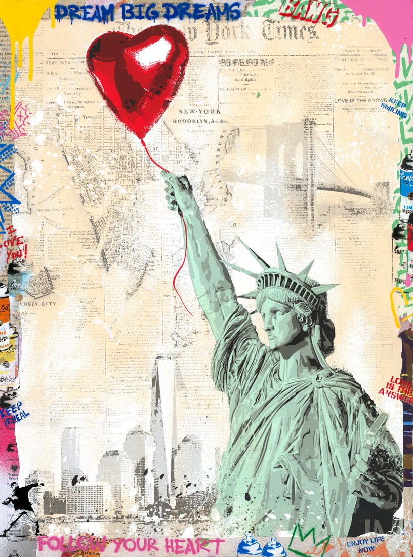 Mr. Brainwash – Heart and Soul Mr. Brainwash – Heart and Soul is een krachtig en visueel meeslepend kunstwerk dat symbool staat voor vrijheid, liefde en hoop. Het toont de iconische Statue of Liberty, maar in plaats van de fakkel houdt zij een rode ballon omhoog. Deze ballon, een klassiek symbool voor onschuld en optimisme, verandert het beeld in een universele boodschap van menselijkheid. De achtergrond bestaat uit verweerde tinten beige, lichtgrijs en subtiele contouren van New York. Dit geeft het werk een historische gelaagdheid en benadrukt de verbondenheid met de stad. Rondom zien we kleurrijke graffiti en teksten, die de spanning creëren tussen street art en klassieke symboliek. De rode ballon springt er direct uit. Het contrast tussen het monumentale standbeeld en het speelse symbool maakt dit werk bijzonder. Het nodigt de kijker uit om stil te staan bij de vraag: wat betekent vrijheid zonder liefde en compassie? Dit kunstwerk ademt de energie van Mr. Brainwash. Zijn stijl is explosief, kleurrijk en altijd gevuld met positieve boodschappen. De combinatie van iconische beelden en urban invloeden maakt Heart and Soul een werk dat zowel prikkelend als toegankelijk is. De titel versterkt de kern van het werk. Vrijheid en liefde vormen samen de essentie van de menselijke ervaring. De kunst nodigt uit om opnieuw na te denken over waarden die in het dagelijks leven soms verloren gaan. Het kunstwerk verbindt klassieke monumentaliteit met de hedendaagse street art cultuur. Het resultaat is een creatie die groots, inspirerend en toch speels aanvoelt.